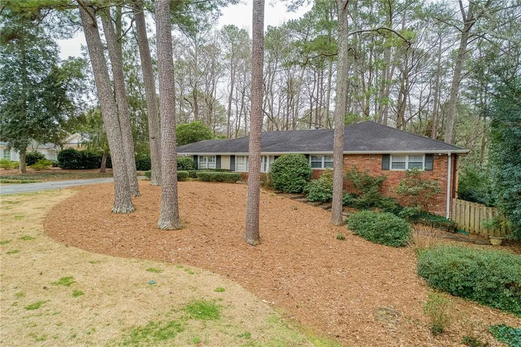 140 Forrest Lake Drive Nw, Sandy Springs, Georgia 30327, 5 Bedrooms Bedrooms, ,3 BathroomsBathrooms,Residential,Sold,140 Forrest Lake Drive Nw,6999966