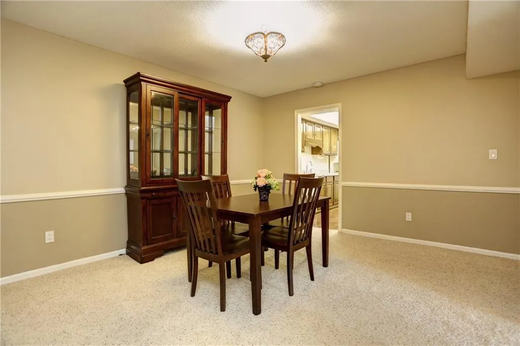 6851 Roswell Road Ne Unit Q17, Atlanta, Georgia 30328, 3 Bedrooms Bedrooms, ,2 BathroomsBathrooms,Residential,Sold,6851 Roswell Road Ne Unit Q17,5725005