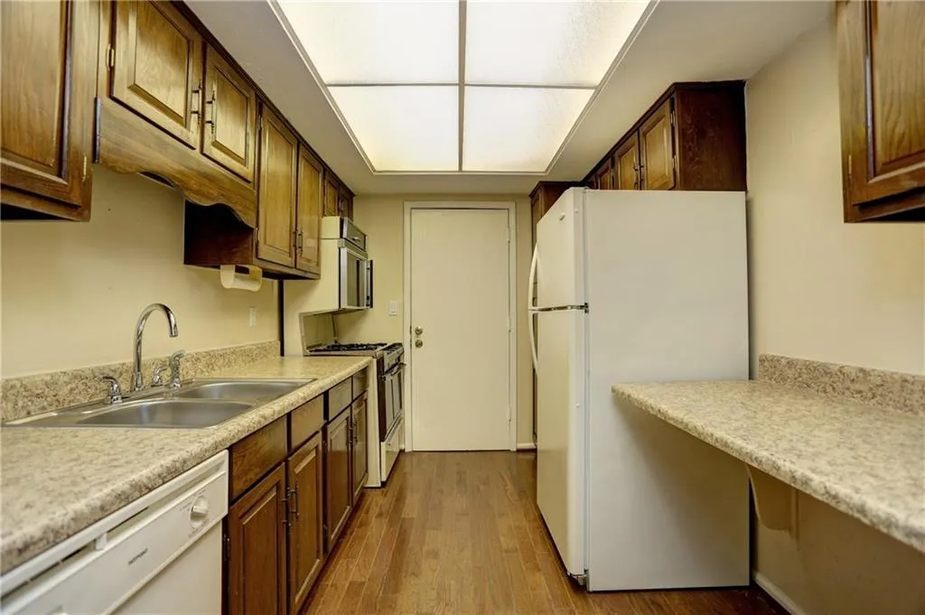 6851 Roswell Road Ne Unit Q17, Atlanta, Georgia 30328, 3 Bedrooms Bedrooms, ,2 BathroomsBathrooms,Residential,Sold,6851 Roswell Road Ne Unit Q17,5725005