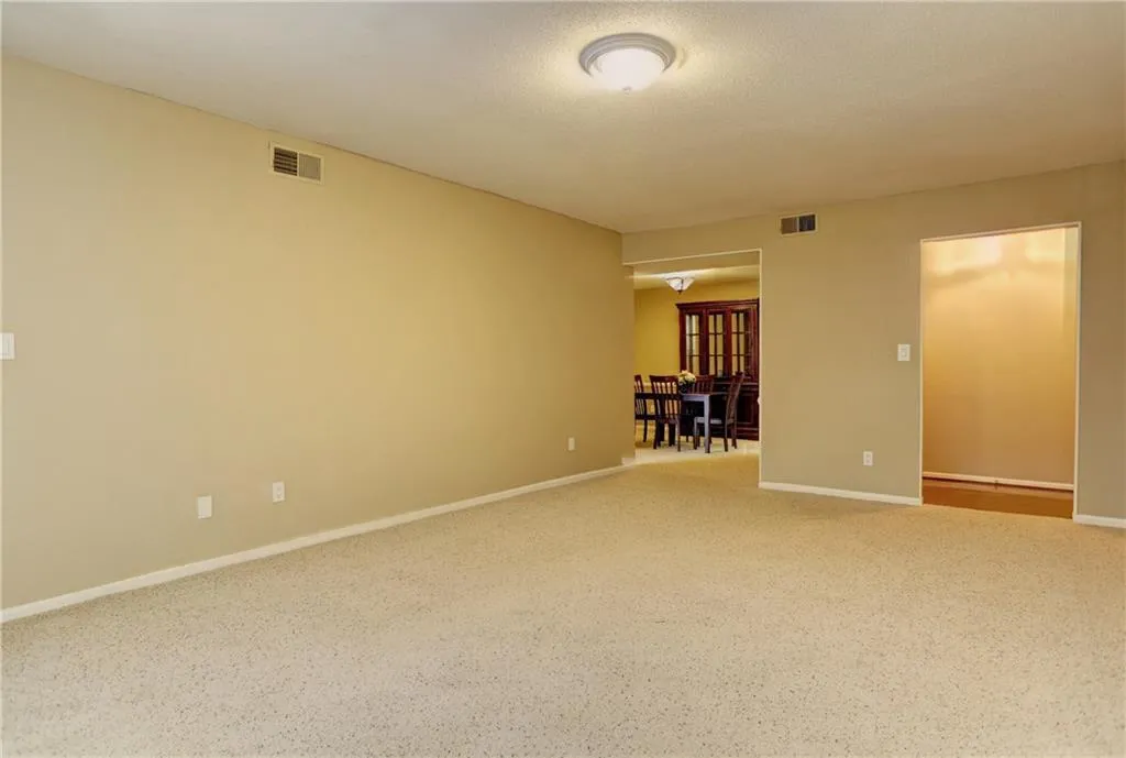 6851 Roswell Road Ne Unit Q17, Atlanta, Georgia 30328, 3 Bedrooms Bedrooms, ,2 BathroomsBathrooms,Residential,Sold,6851 Roswell Road Ne Unit Q17,5725005