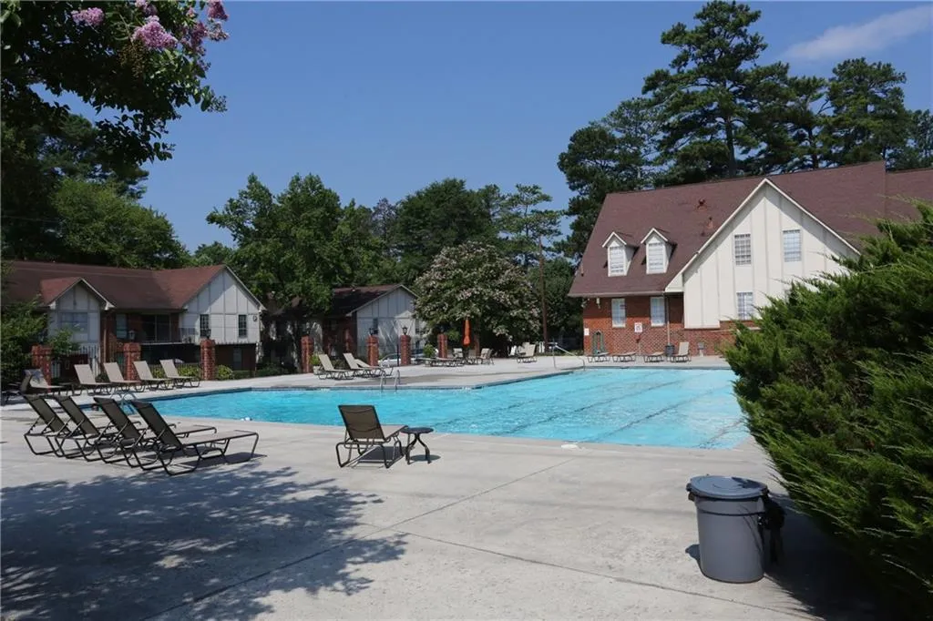 6851 Roswell Road Ne Unit Q17, Atlanta, Georgia 30328, 3 Bedrooms Bedrooms, ,2 BathroomsBathrooms,Residential,Sold,6851 Roswell Road Ne Unit Q17,5725005