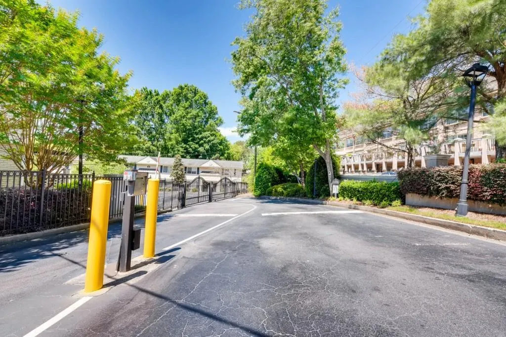 6940 Roswell Road Unit 21-d, Sandy Springs, Georgia 30328, 2 Bedrooms Bedrooms, ,1 BathroomBathrooms,Residential,Sold,6940 Roswell Road Unit 21-d,6553208