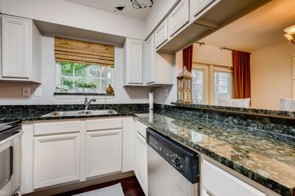 6940 Roswell Road Unit 21-d, Sandy Springs, Georgia 30328, 2 Bedrooms Bedrooms, ,1 BathroomBathrooms,Residential,Sold,6940 Roswell Road Unit 21-d,6553208