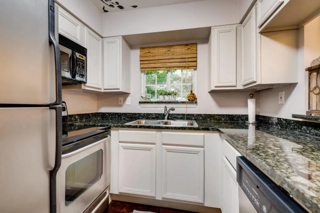 6940 Roswell Road Unit 21-d, Sandy Springs, Georgia 30328, 2 Bedrooms Bedrooms, ,1 BathroomBathrooms,Residential,Sold,6940 Roswell Road Unit 21-d,6553208