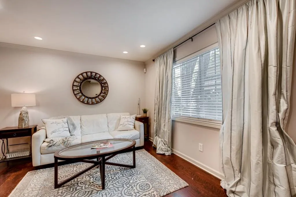 6940 Roswell Road Unit 21-d, Sandy Springs, Georgia 30328, 2 Bedrooms Bedrooms, ,1 BathroomBathrooms,Residential,Sold,6940 Roswell Road Unit 21-d,6553208