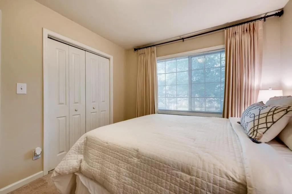 6940 Roswell Road Unit 21-d, Sandy Springs, Georgia 30328, 2 Bedrooms Bedrooms, ,1 BathroomBathrooms,Residential,Sold,6940 Roswell Road Unit 21-d,6553208