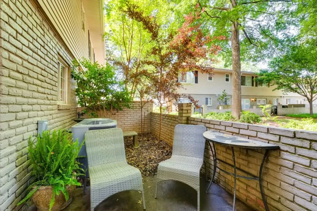 6940 Roswell Road Unit 21-d, Sandy Springs, Georgia 30328, 2 Bedrooms Bedrooms, ,1 BathroomBathrooms,Residential,Sold,6940 Roswell Road Unit 21-d,6553208