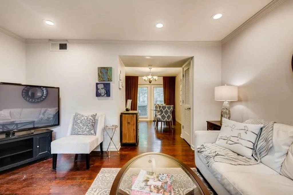 6940 Roswell Road Unit 21-d, Sandy Springs, Georgia 30328, 2 Bedrooms Bedrooms, ,1 BathroomBathrooms,Residential,Sold,6940 Roswell Road Unit 21-d,6553208