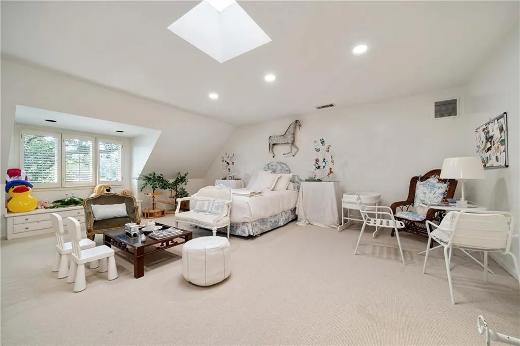 2525 Peachtree Road Ne Unit 25, Atlanta, Georgia 30305, 3 Bedrooms Bedrooms, ,4 BathroomsBathrooms,Residential,For Sale,2525 Peachtree Road Ne Unit 25,7634711