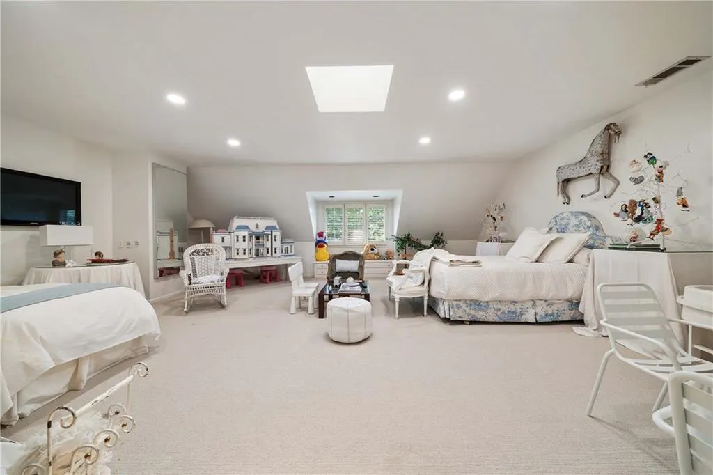 2525 Peachtree Road Ne Unit 25, Atlanta, Georgia 30305, 3 Bedrooms Bedrooms, ,4 BathroomsBathrooms,Residential,For Sale,2525 Peachtree Road Ne Unit 25,7634711
