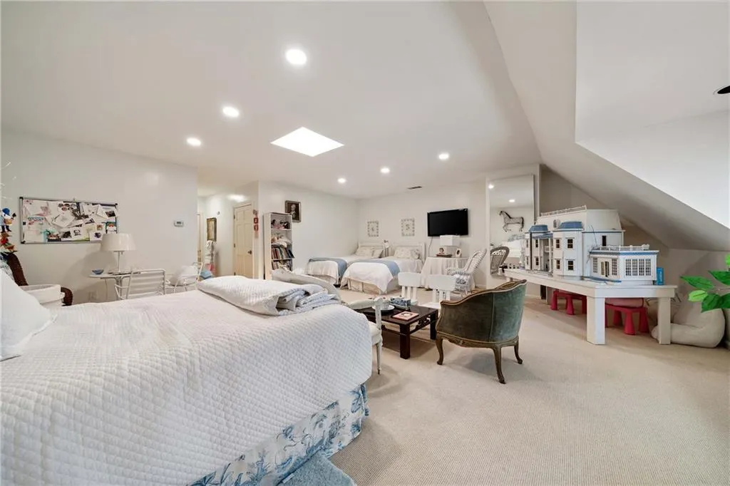 2525 Peachtree Road Ne Unit 25, Atlanta, Georgia 30305, 3 Bedrooms Bedrooms, ,4 BathroomsBathrooms,Residential,For Sale,2525 Peachtree Road Ne Unit 25,7634711