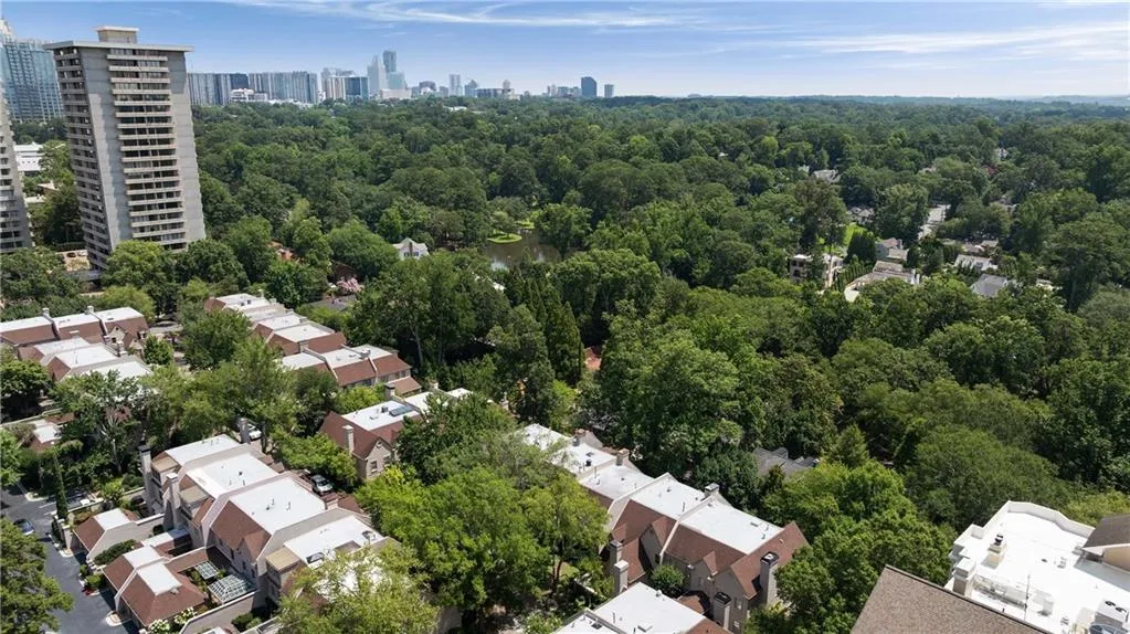 2525 Peachtree Road Ne Unit 25, Atlanta, Georgia 30305, 3 Bedrooms Bedrooms, ,4 BathroomsBathrooms,Residential,For Sale,2525 Peachtree Road Ne Unit 25,7634711