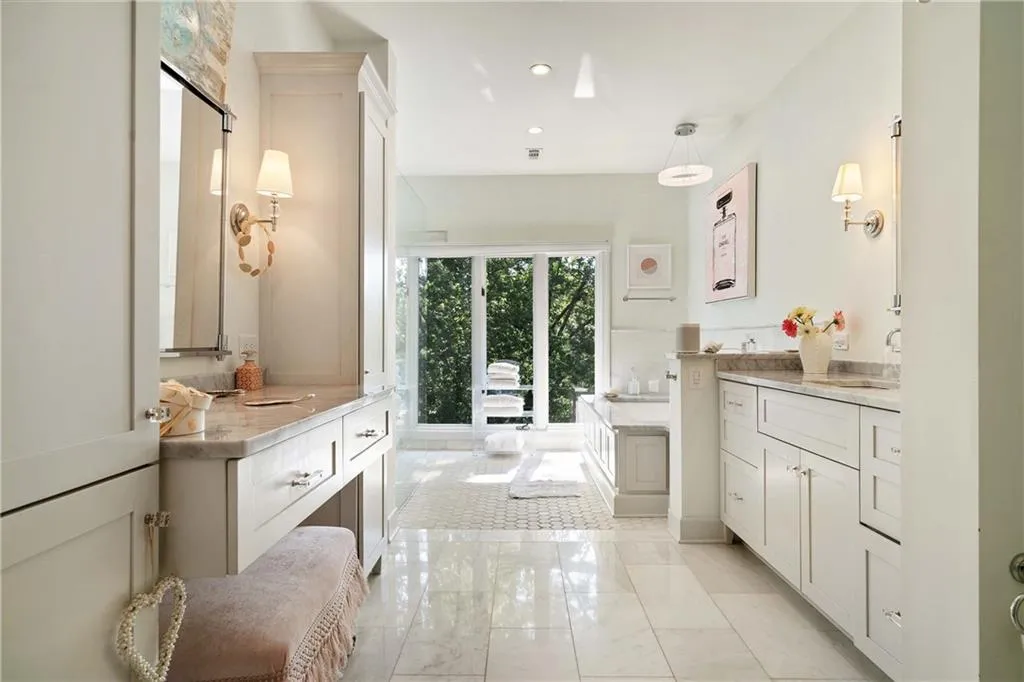 2525 Peachtree Road Ne Unit 25, Atlanta, Georgia 30305, 3 Bedrooms Bedrooms, ,4 BathroomsBathrooms,Residential,For Sale,2525 Peachtree Road Ne Unit 25,7634711