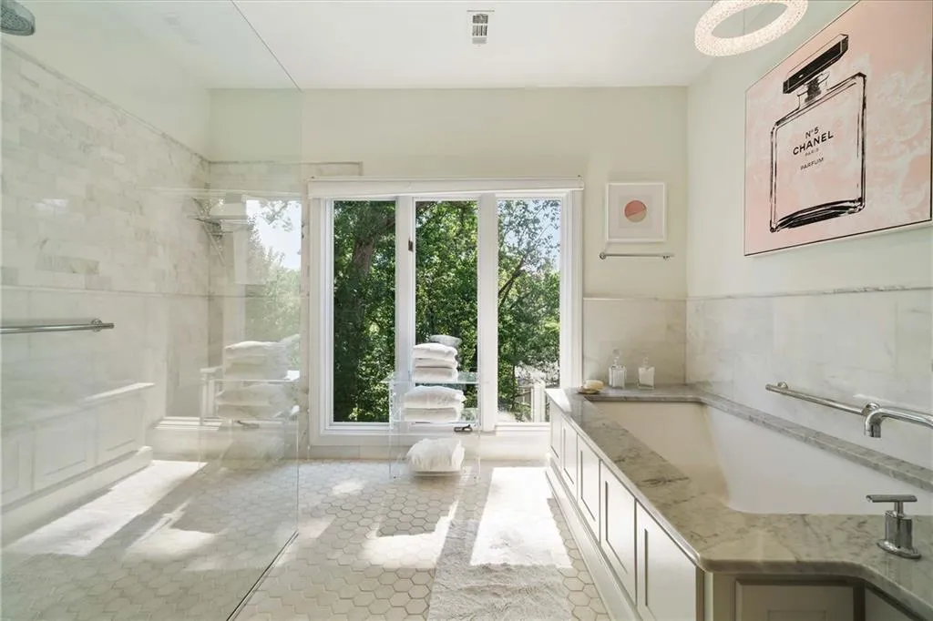 2525 Peachtree Road Ne Unit 25, Atlanta, Georgia 30305, 3 Bedrooms Bedrooms, ,4 BathroomsBathrooms,Residential,For Sale,2525 Peachtree Road Ne Unit 25,7634711