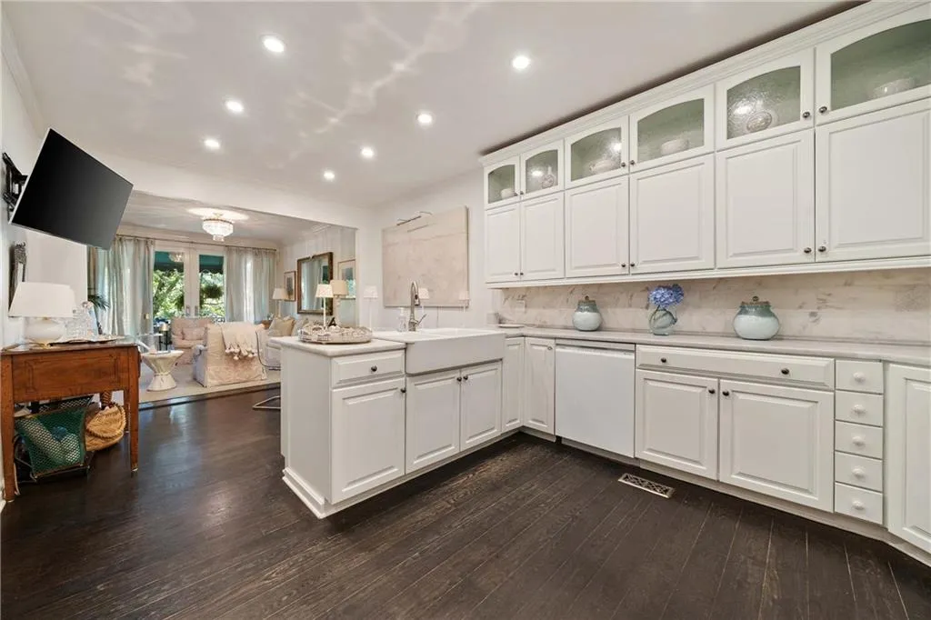 2525 Peachtree Road Ne Unit 25, Atlanta, Georgia 30305, 3 Bedrooms Bedrooms, ,4 BathroomsBathrooms,Residential,For Sale,2525 Peachtree Road Ne Unit 25,7634711