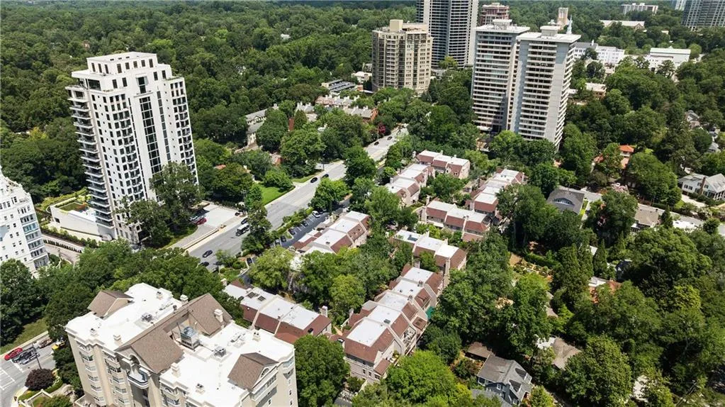 2525 Peachtree Road Ne Unit 25, Atlanta, Georgia 30305, 3 Bedrooms Bedrooms, ,4 BathroomsBathrooms,Residential,For Sale,2525 Peachtree Road Ne Unit 25,7634711