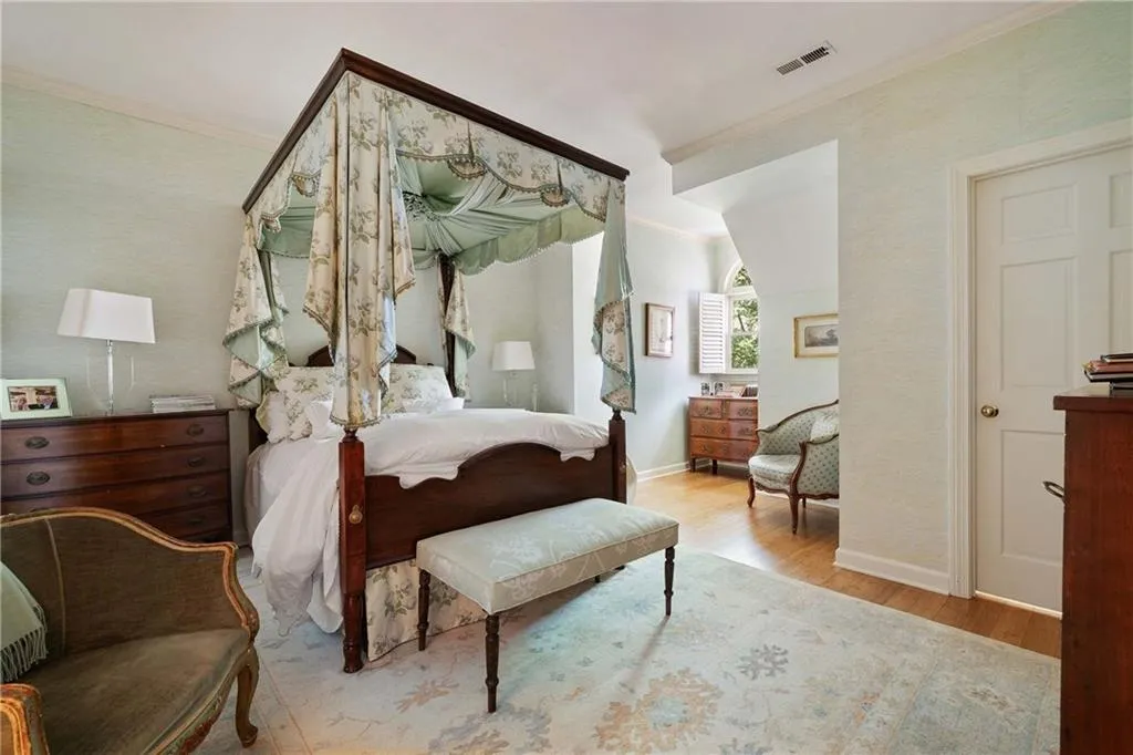2525 Peachtree Road Ne Unit 25, Atlanta, Georgia 30305, 3 Bedrooms Bedrooms, ,4 BathroomsBathrooms,Residential,For Sale,2525 Peachtree Road Ne Unit 25,7634711