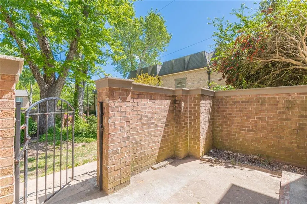 6980 Roswell Road Unit I1, Atlanta, Georgia 30328, 1 Bedroom Bedrooms, ,1 BathroomBathrooms,Residential,Sold,6980 Roswell Road Unit I1,6873463