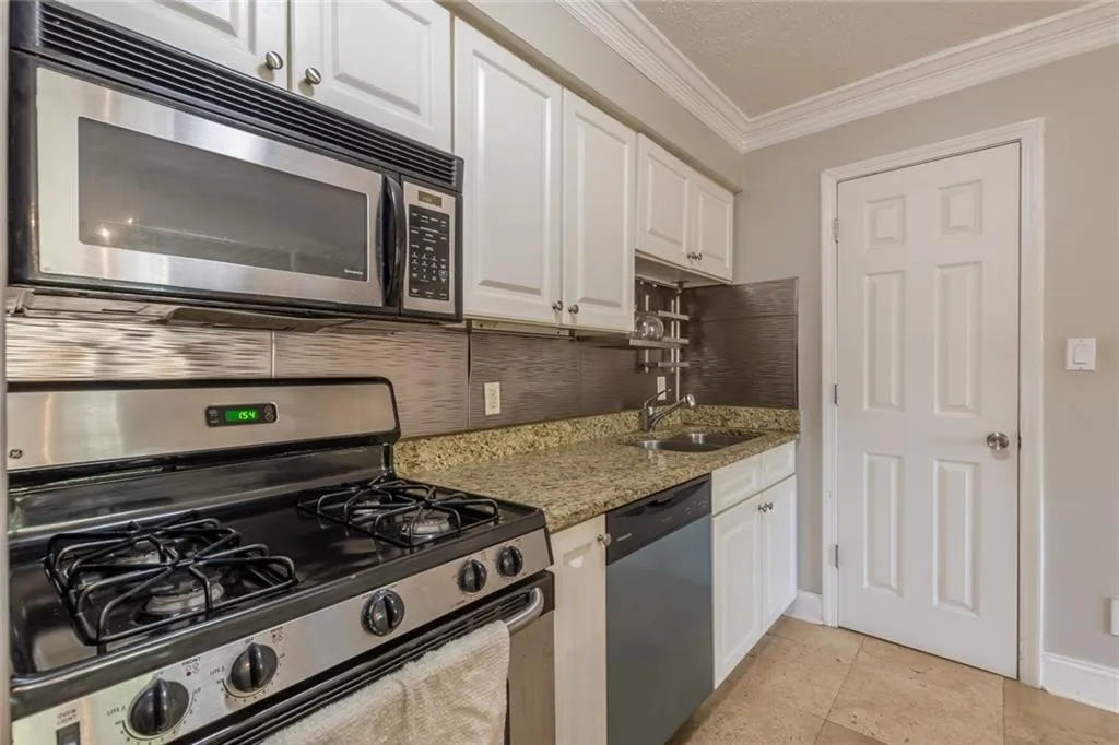 6980 Roswell Road Unit I1, Atlanta, Georgia 30328, 1 Bedroom Bedrooms, ,1 BathroomBathrooms,Residential,Sold,6980 Roswell Road Unit I1,6873463