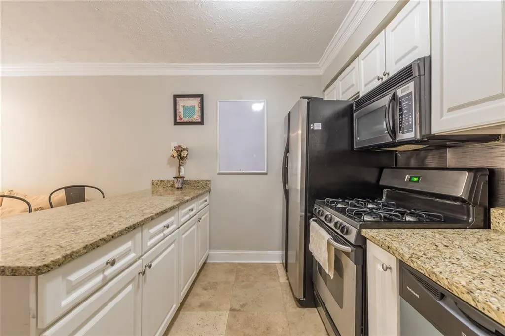 6980 Roswell Road Unit I1, Atlanta, Georgia 30328, 1 Bedroom Bedrooms, ,1 BathroomBathrooms,Residential,Sold,6980 Roswell Road Unit I1,6873463