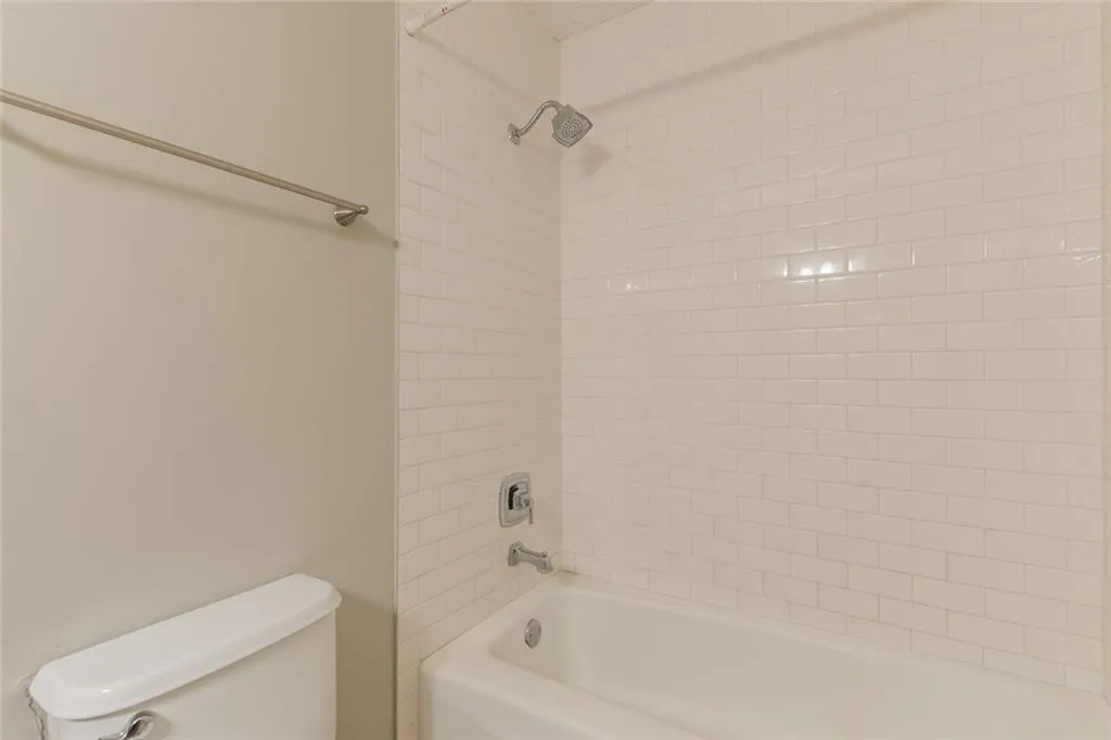 6980 Roswell Road Unit I1, Atlanta, Georgia 30328, 1 Bedroom Bedrooms, ,1 BathroomBathrooms,Residential,Sold,6980 Roswell Road Unit I1,6873463