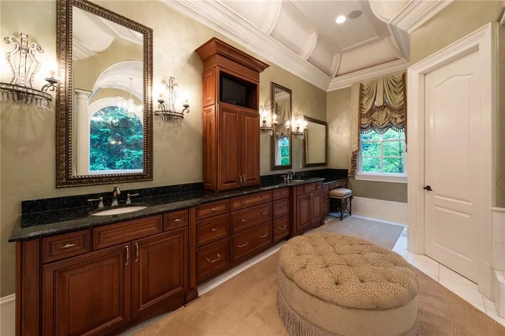 4870 Northside Drive, Atlanta, Georgia 30327, 7 Bedrooms Bedrooms, ,8 BathroomsBathrooms,Residential,Sold,4870 Northside Drive,6698946