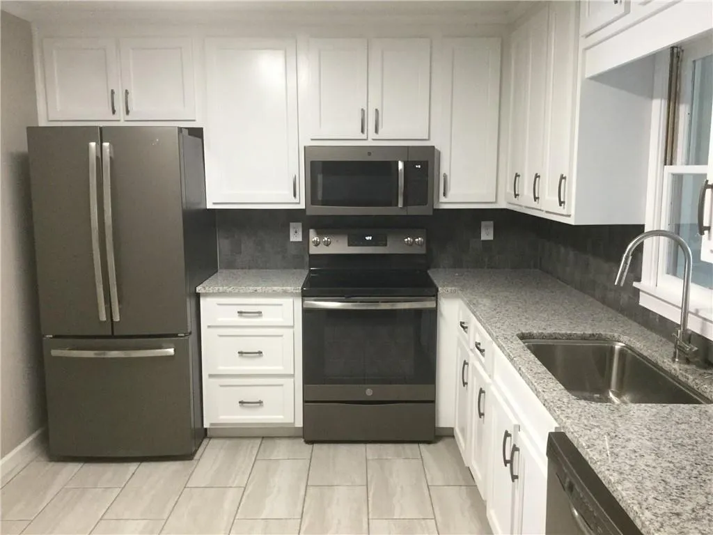 740 Towergate Place, Sandy Springs, Georgia 30350, 3 Bedrooms Bedrooms, ,2 BathroomsBathrooms,Residential,Sold,740 Towergate Place,6696942