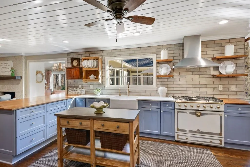 8265 Hewlett Road, Sandy Springs, Georgia 30350, 5 Bedrooms Bedrooms, ,4 BathroomsBathrooms,Residential,Sold,8265 Hewlett Road,6996255