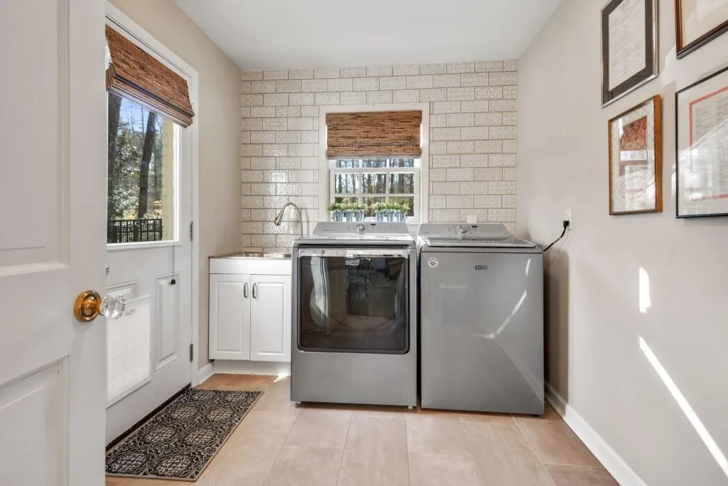 8265 Hewlett Road, Sandy Springs, Georgia 30350, 5 Bedrooms Bedrooms, ,4 BathroomsBathrooms,Residential,Sold,8265 Hewlett Road,6996255