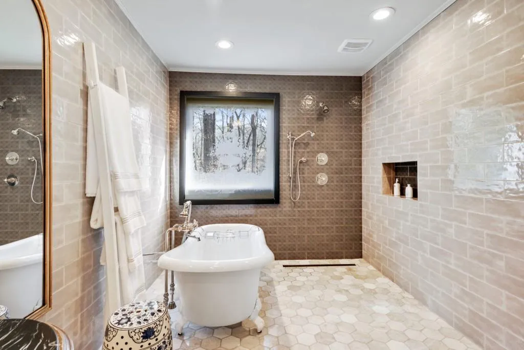 8265 Hewlett Road, Sandy Springs, Georgia 30350, 5 Bedrooms Bedrooms, ,4 BathroomsBathrooms,Residential,Sold,8265 Hewlett Road,6996255