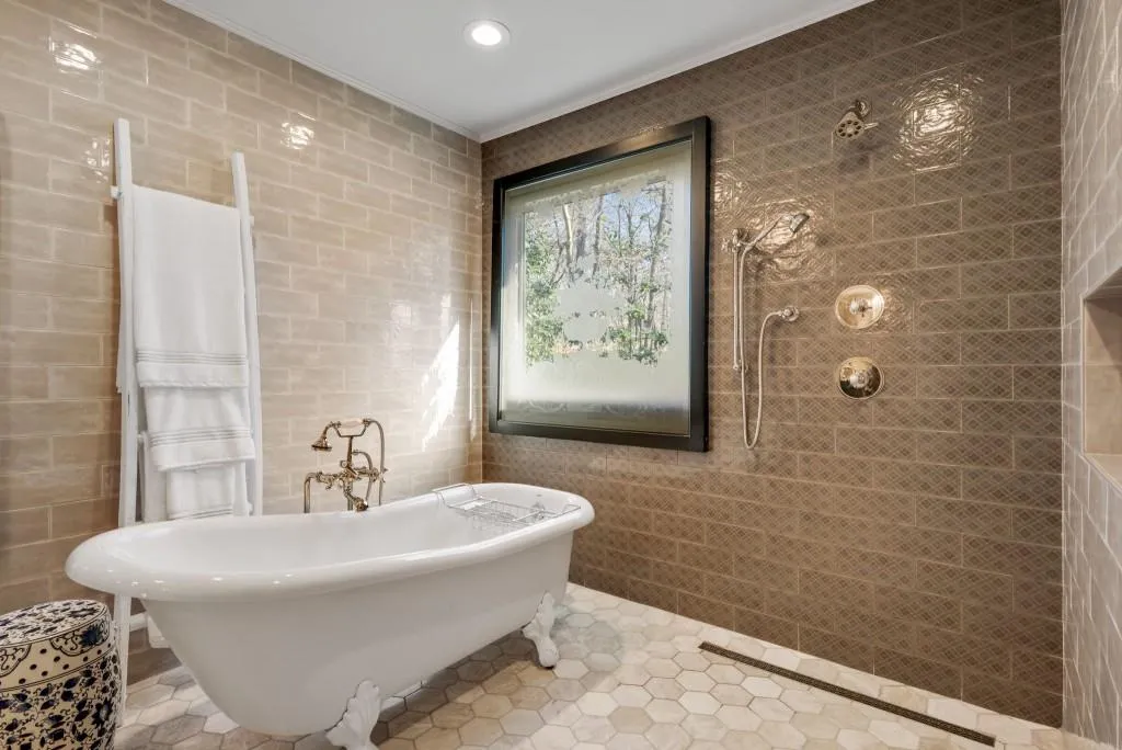 8265 Hewlett Road, Sandy Springs, Georgia 30350, 5 Bedrooms Bedrooms, ,4 BathroomsBathrooms,Residential,Sold,8265 Hewlett Road,6996255