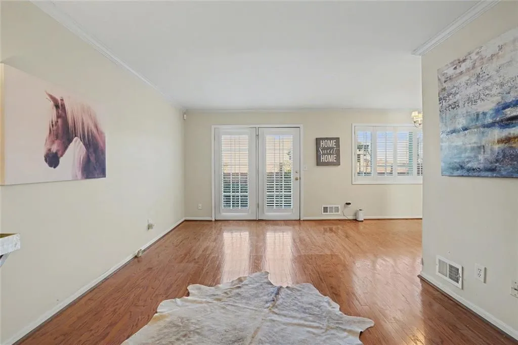 5375 Roswell Road Unit B1, Sandy Springs, Georgia 30342, 2 Bedrooms Bedrooms, ,1 BathroomBathrooms,Residential,For Sale,5375 Roswell Road Unit B1,7707357