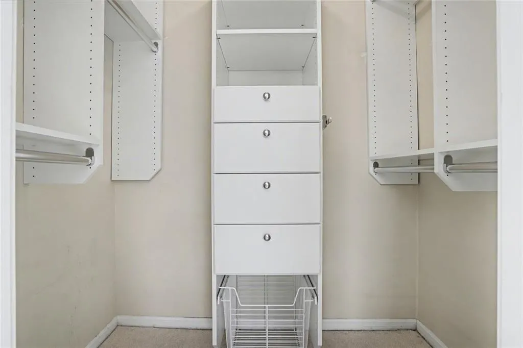 5375 Roswell Road Unit B1, Sandy Springs, Georgia 30342, 2 Bedrooms Bedrooms, ,1 BathroomBathrooms,Residential,For Sale,5375 Roswell Road Unit B1,7707357