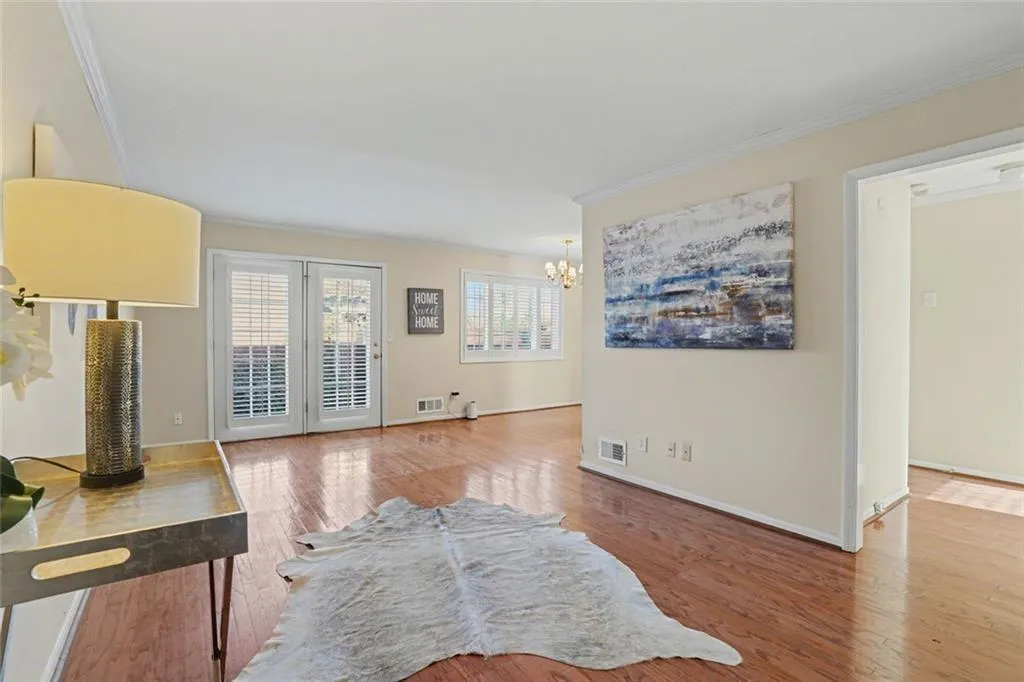 5375 Roswell Road Unit B1, Sandy Springs, Georgia 30342, 2 Bedrooms Bedrooms, ,1 BathroomBathrooms,Residential,For Sale,5375 Roswell Road Unit B1,7707357