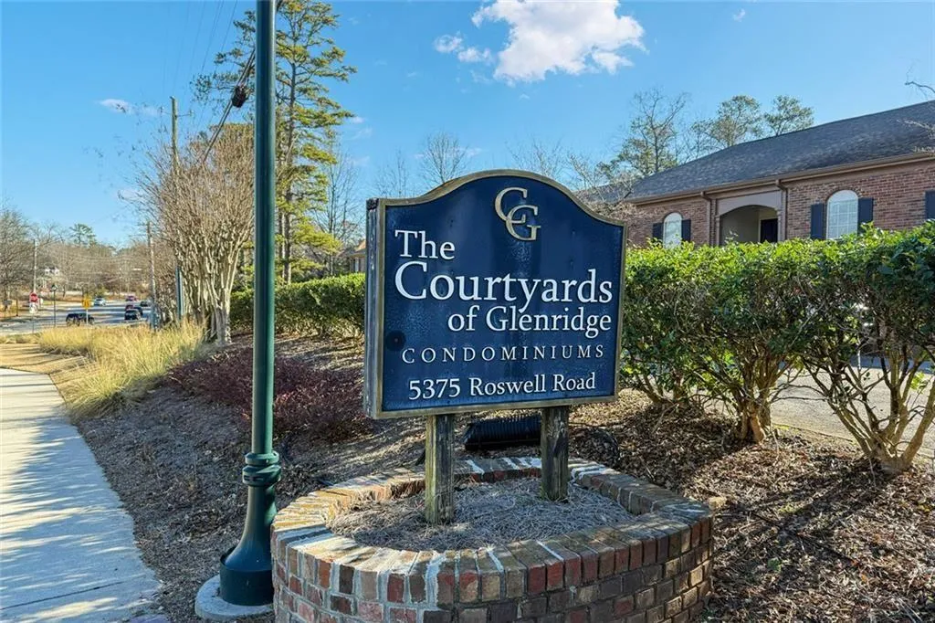 5375 Roswell Road Unit B1, Sandy Springs, Georgia 30342, 2 Bedrooms Bedrooms, ,1 BathroomBathrooms,Residential,For Sale,5375 Roswell Road Unit B1,7707357