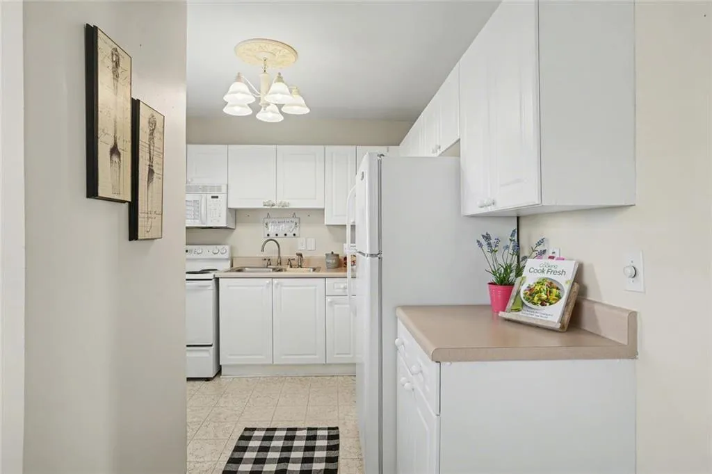 5375 Roswell Road Unit B1, Sandy Springs, Georgia 30342, 2 Bedrooms Bedrooms, ,1 BathroomBathrooms,Residential,For Sale,5375 Roswell Road Unit B1,7707357