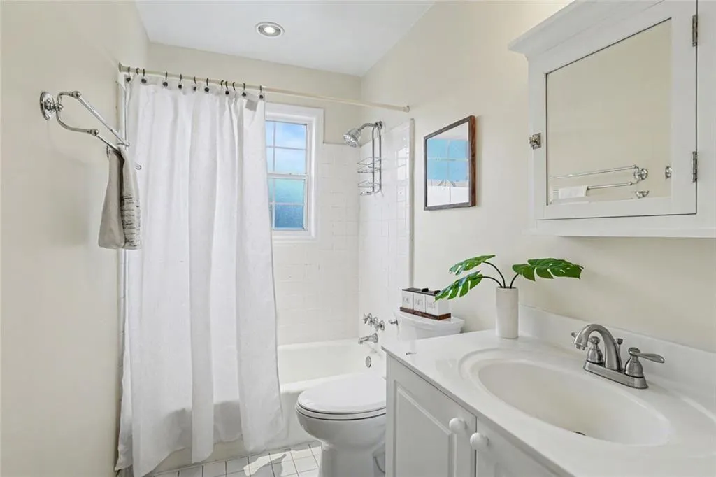 5375 Roswell Road Unit B1, Sandy Springs, Georgia 30342, 2 Bedrooms Bedrooms, ,1 BathroomBathrooms,Residential,For Sale,5375 Roswell Road Unit B1,7707357