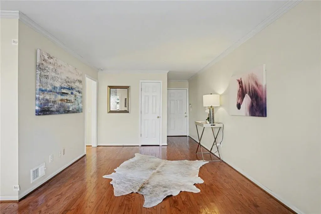 5375 Roswell Road Unit B1, Sandy Springs, Georgia 30342, 2 Bedrooms Bedrooms, ,1 BathroomBathrooms,Residential,For Sale,5375 Roswell Road Unit B1,7707357