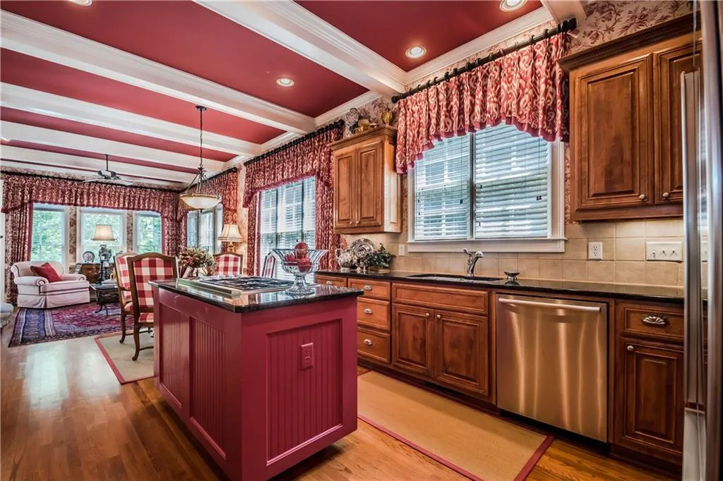 530 Glengate Cove, Sandy Springs, Georgia 30328, 5 Bedrooms Bedrooms, ,4 BathroomsBathrooms,Residential,Sold,530 Glengate Cove,5864075