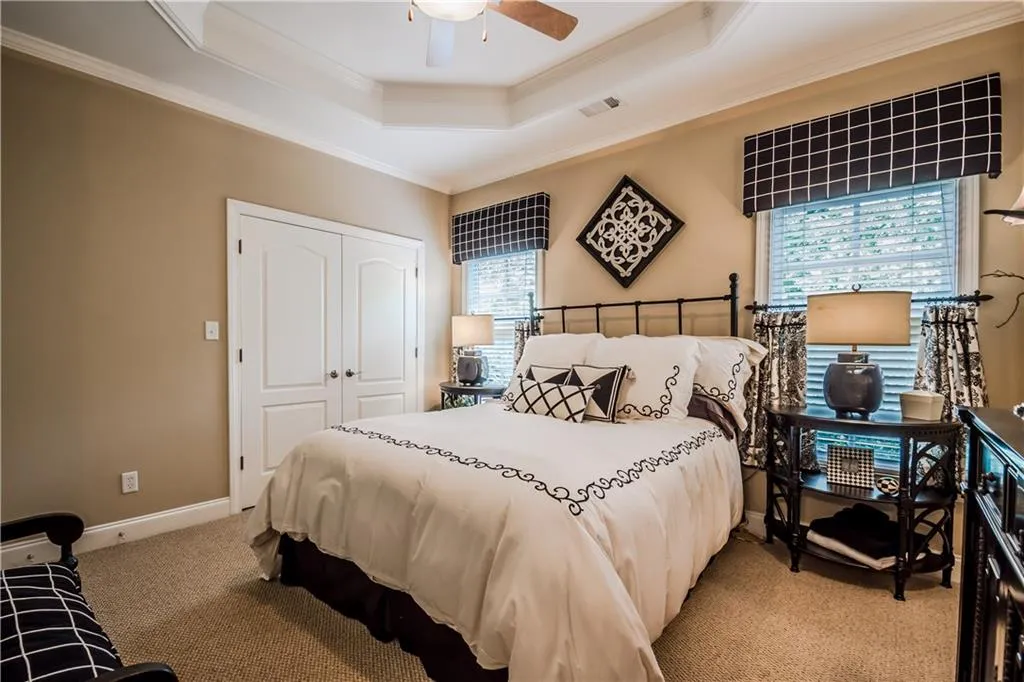 530 Glengate Cove, Sandy Springs, Georgia 30328, 5 Bedrooms Bedrooms, ,4 BathroomsBathrooms,Residential,Sold,530 Glengate Cove,5864075