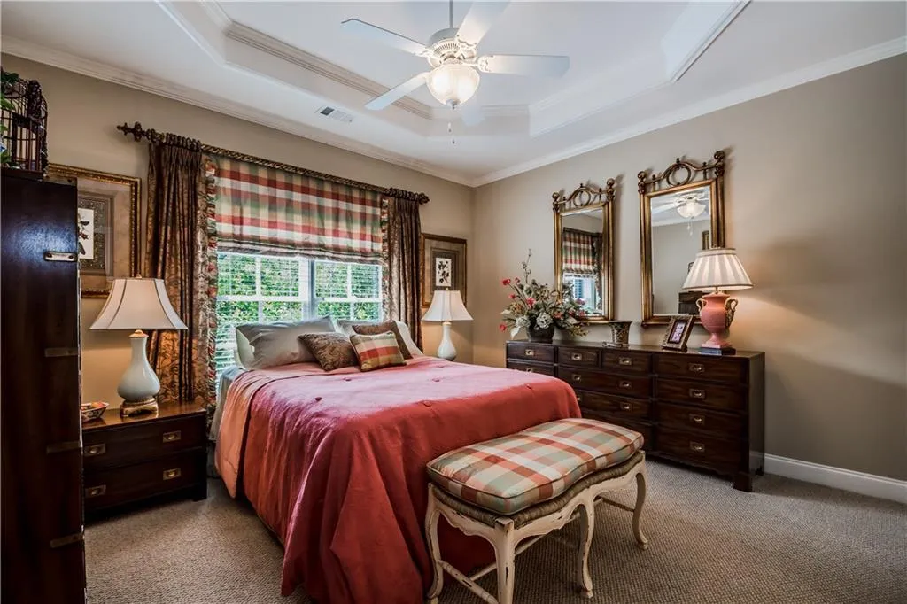 530 Glengate Cove, Sandy Springs, Georgia 30328, 5 Bedrooms Bedrooms, ,4 BathroomsBathrooms,Residential,Sold,530 Glengate Cove,5864075