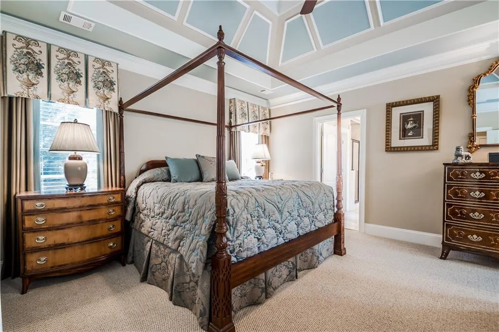 530 Glengate Cove, Sandy Springs, Georgia 30328, 5 Bedrooms Bedrooms, ,4 BathroomsBathrooms,Residential,Sold,530 Glengate Cove,5864075