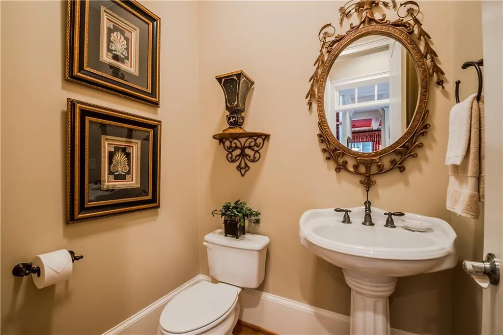 530 Glengate Cove, Sandy Springs, Georgia 30328, 5 Bedrooms Bedrooms, ,4 BathroomsBathrooms,Residential,Sold,530 Glengate Cove,5864075