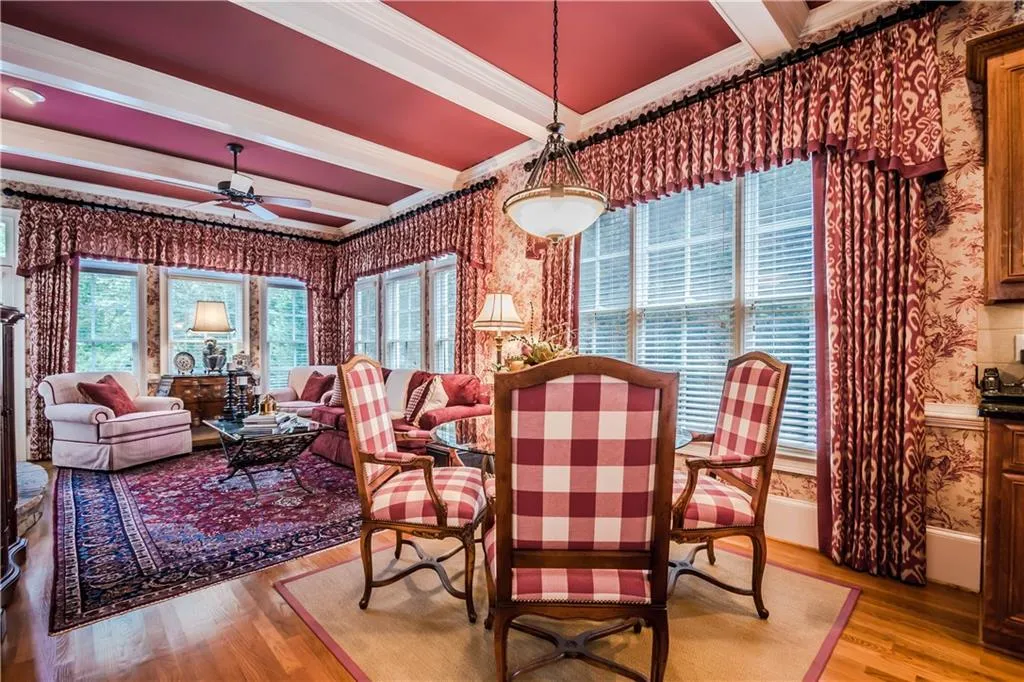 530 Glengate Cove, Sandy Springs, Georgia 30328, 5 Bedrooms Bedrooms, ,4 BathroomsBathrooms,Residential,Sold,530 Glengate Cove,5864075