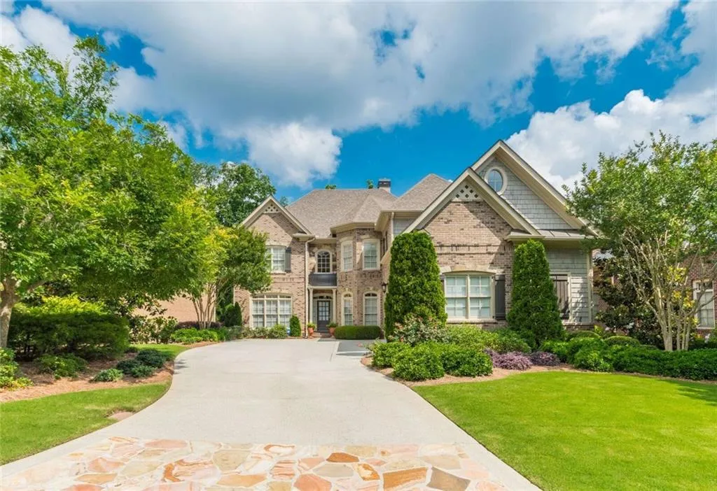 530 Glengate Cove, Sandy Springs, Georgia 30328, 5 Bedrooms Bedrooms, ,4 BathroomsBathrooms,Residential,Sold,530 Glengate Cove,5864075