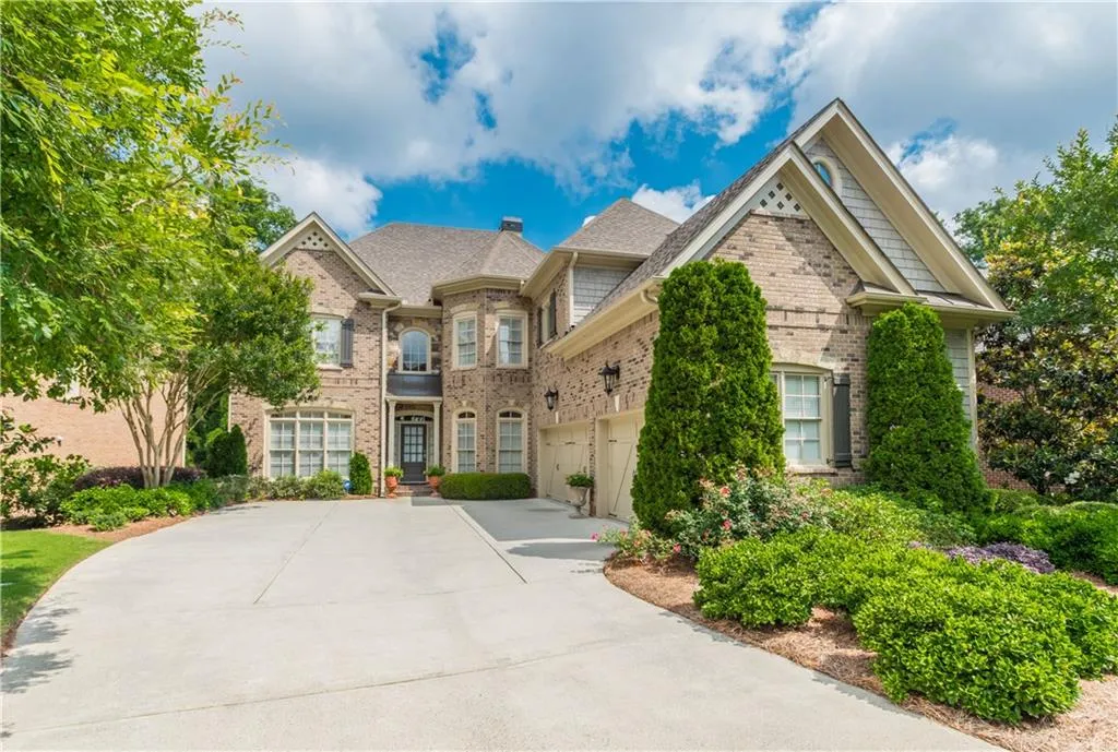530 Glengate Cove, Sandy Springs, Georgia 30328, 5 Bedrooms Bedrooms, ,4 BathroomsBathrooms,Residential,Sold,530 Glengate Cove,5864075