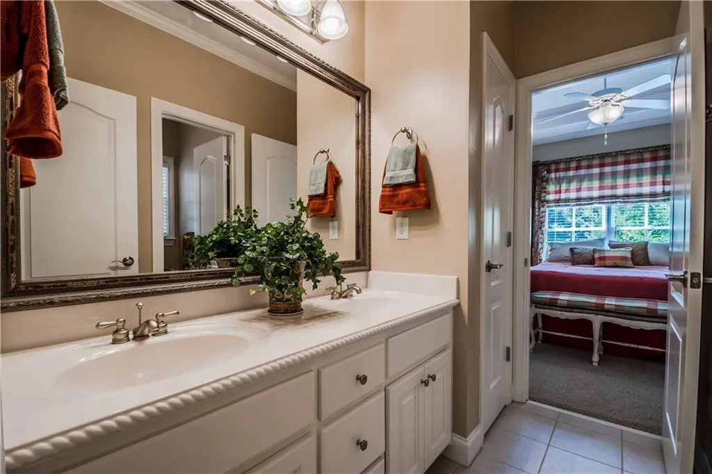 530 Glengate Cove, Sandy Springs, Georgia 30328, 5 Bedrooms Bedrooms, ,4 BathroomsBathrooms,Residential,Sold,530 Glengate Cove,5864075
