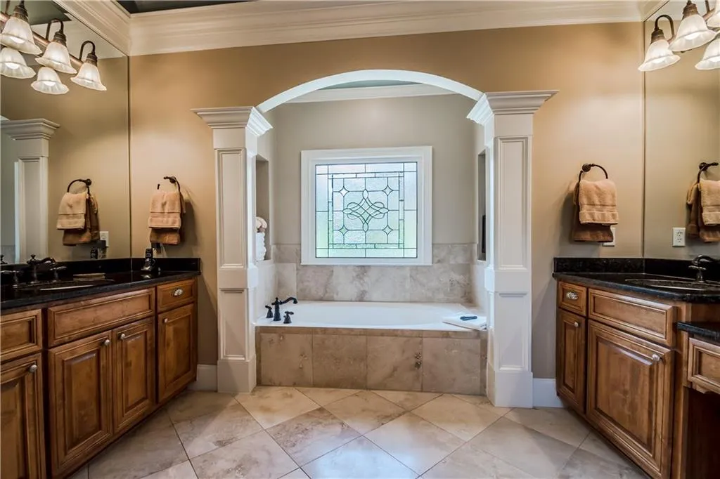 530 Glengate Cove, Sandy Springs, Georgia 30328, 5 Bedrooms Bedrooms, ,4 BathroomsBathrooms,Residential,Sold,530 Glengate Cove,5864075