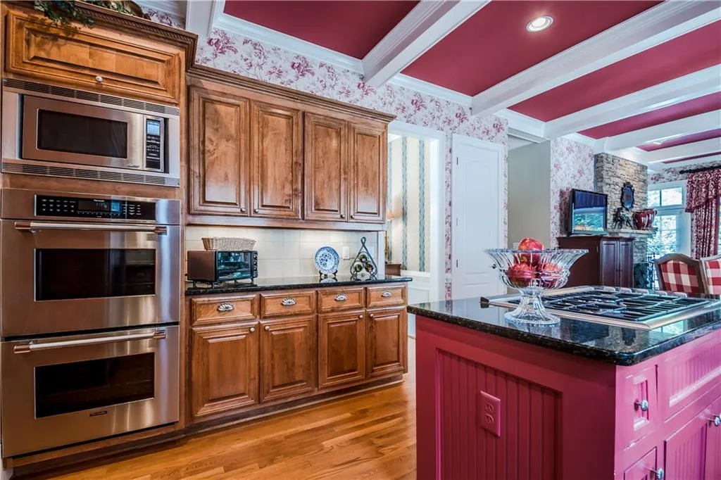 530 Glengate Cove, Sandy Springs, Georgia 30328, 5 Bedrooms Bedrooms, ,4 BathroomsBathrooms,Residential,Sold,530 Glengate Cove,5864075