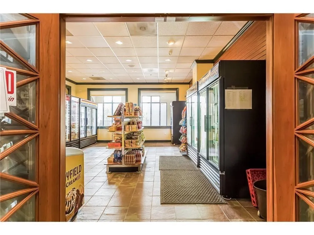 795 Hammond Drive Unit 201, Atlanta, Georgia 30328, 2 Bedrooms Bedrooms, ,1 BathroomBathrooms,Residential,Sold,795 Hammond Drive Unit 201,5749538